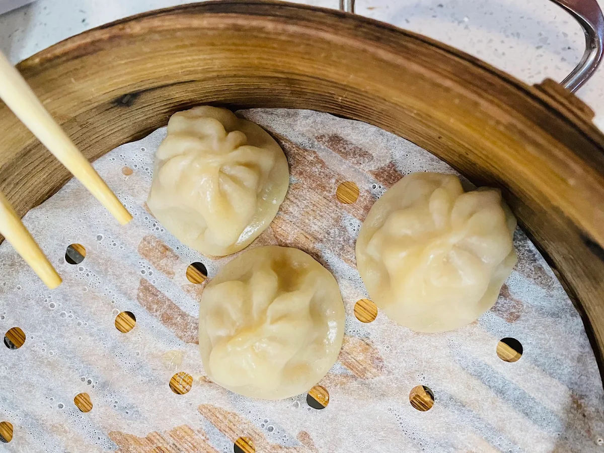 juicy pork xiao long bao 灌汤小笼包